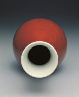Zhi-vase with ruby-red glaze