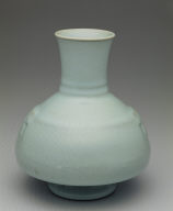 Hu-vase with animal heads in light bluish-green glaze