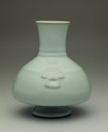 Hu-vase with animal heads in light bluish-green glaze