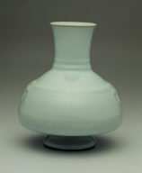 Hu-vase with animal heads in light bluish-green glaze