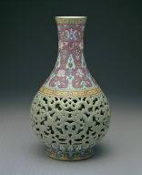 Doubled-vase with dragon design in open-work and famille rose