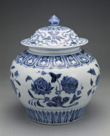 Covered jars with underglaze-blue decoration of flowers(unmarked)