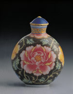 Glass bodied painted enamel snuff bottle with floral design