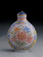 Glass bodied painted enamel snuff bottle with floral design
