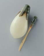 Jade eggplant-shaped snuff bottles