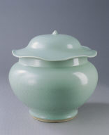 Jar with lotus leaf cover in celadon glaze, Longquan ware