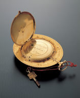 Gilt oval pocket watch inlaid with pearls and jewels