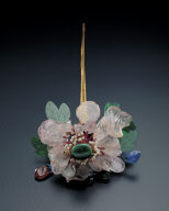 Gilt silver hairpin with floral decoration inlaid with tourmaline and jadeite