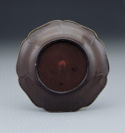 Brown lacquere hisbiscus-shaped dish