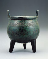 Bronze Ding vessel with cloud- and-thunder pattern