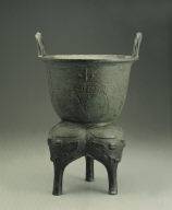 Bronze yan vessel with animal mask decor