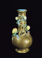 Porcelain vase with decorations of the auspicious peach and lingzhi motifs