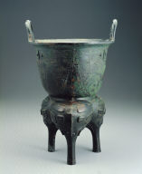 Bronze yan vessel with animal mask decor