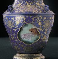 Revoloving-center vase with fish decor in cobalt blue with gold tracery