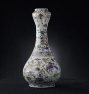 Garlic-head vase with flower and bird decor in wu-cai glaze