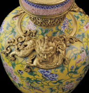 Painted enamel vase decorated with coiled dragon