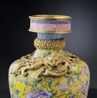 Painted enamel vase decorated with coiled dragon