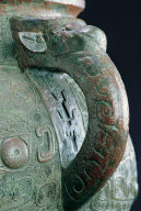 Bronze He vessel with interlacing dragon motif