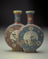 Twin flask with medallions of bird and flower design in fa-lang-cai enamels