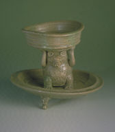 Celadon bear-shaped lampstand