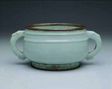 Gui ritual vessel with light bluish-green glaze