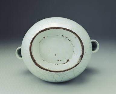 Hu, ewer with tubular ears with light bluish-green glaze