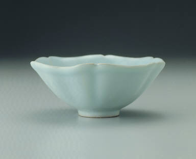 Hibiscus-shaped bowl with light bluish-green glaze