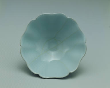 Hibiscus-shaped bowl with light bluish-green glaze