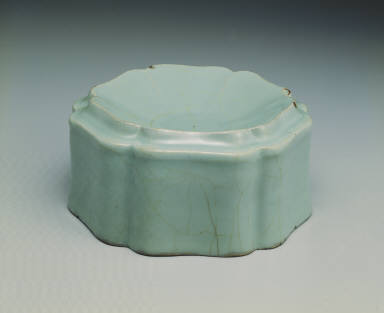 Hibiscus-shaped washer with light bluish-green glaze