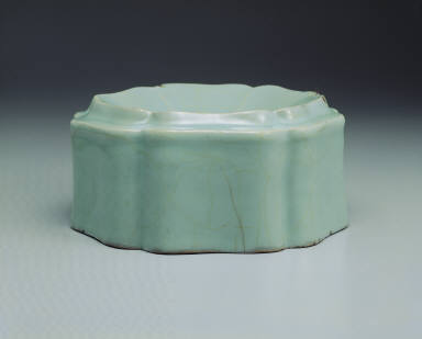 Hibiscus-shaped washer with light bluish-green glaze