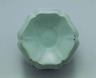Hibiscus-shaped washer with light bluish-green glaze