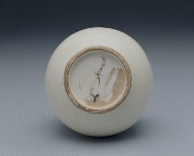 Gourd-shaped ewer with vine handle in white glaze