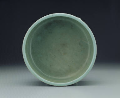 Zun vessel with linear decoration in light bluish-green glaze