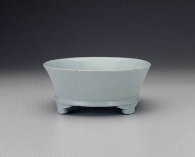 Narcissus basin with light bluish-green glaze