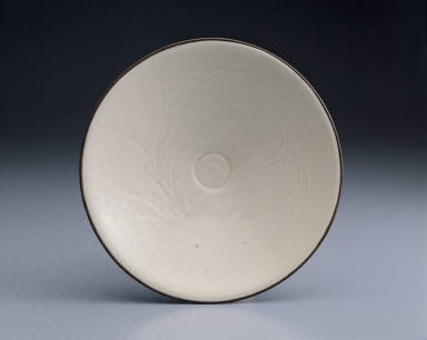 Bowl with incised waterfowl and lotus pond design in white glaze