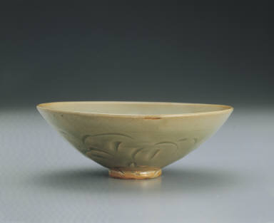 Bowl with incised three-fish design in yellowish-green glaze