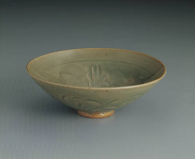 Bowl with incised three-fish design in yellowish-green glaze