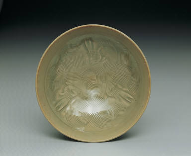 Bowl with incised three-fish design in yellowish-green glaze
