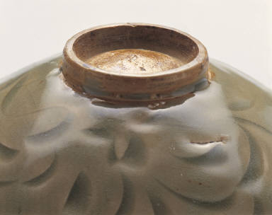 Bowl with incised three-fish design in yellowish-green glaze