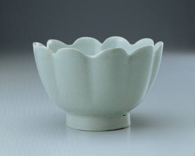 Warming bowl in the shaped of a flower with light bluish-green glaze