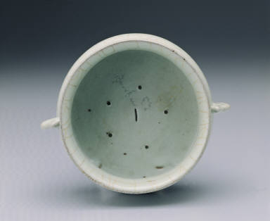 Crackled glazed censer with fish-shaped ears