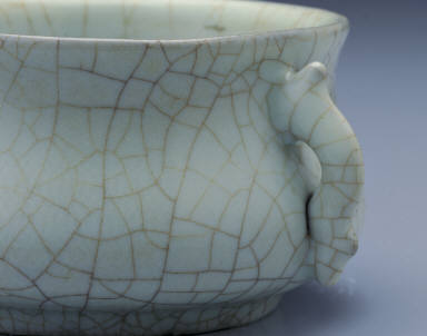 Crackled glazed censer with fish-shaped ears