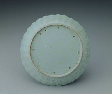 Dish with chrysanthemum rim in light bluish-green glaze