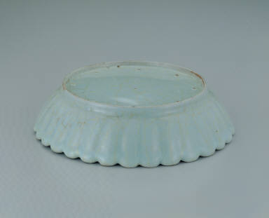 Dish with chrysanthemum rim in light bluish-green glaze
