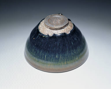 Bowl in black glaze with hare's fur striations