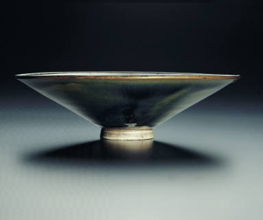 Black-glazed bowl with painted partridge's speckling splashes