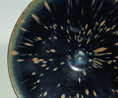 Black-glazed bowl with painted partridge's speckling splashes