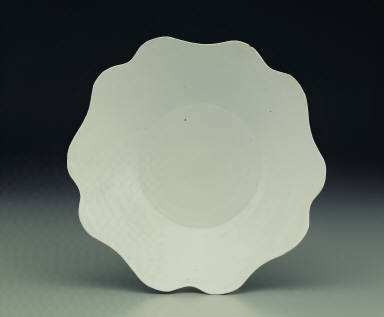 White-glazed bowl with floral rim and Guan mark