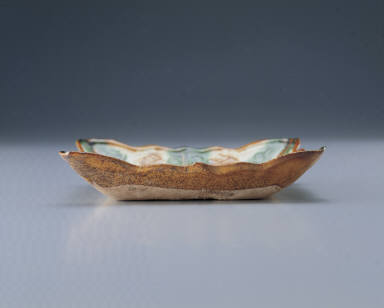 Square dish impressed with san-cai colors