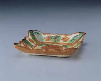 Square dish impressed with san-cai colors